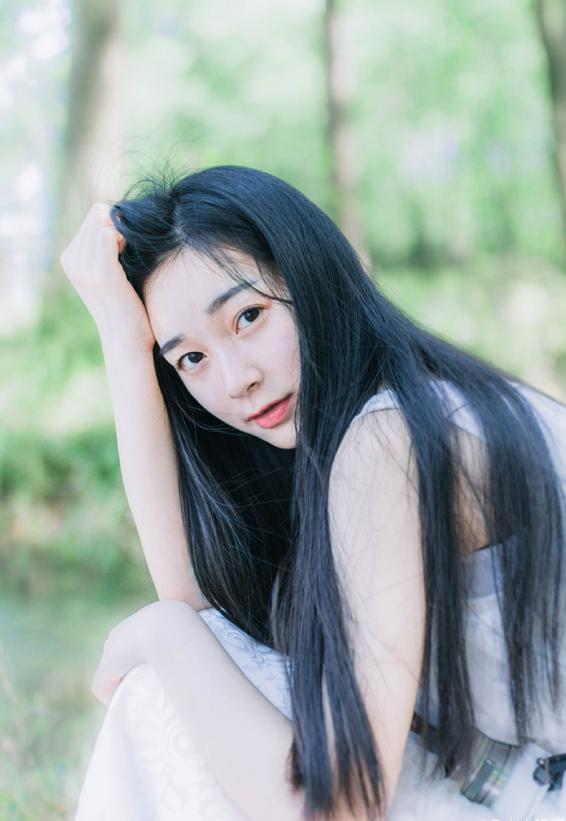 挫折是一块石头，对于弱者来说它是拌脚石，让你停步不前。而对于强者来说它是垫脚石，使你站得更高。
